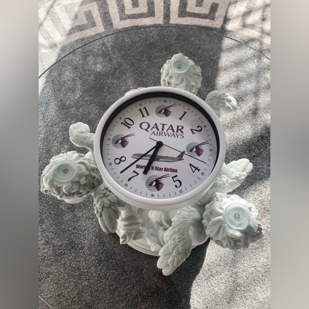 🇶🇦 Qatar Airways custom made Wall Clock 🕚 Like New!